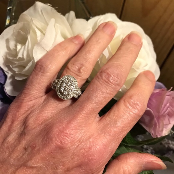 🎉 host pick🎉Stunning CZ and Sterling Silver Ring - Picture 1 of 6